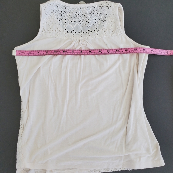 Solitaire small off-white cotton sleeveless top wit floral embroidery - Picture 5 of 10